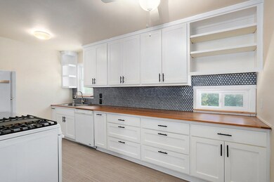 2408 W Madison St-9
