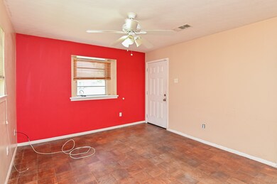 10542 Cheeves Dr, Houston, TX 77016 - photo 4