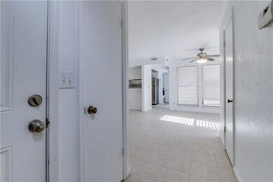 11414 Benttree Cir unit 11414, Oklahoma City, OK 73120 - photo 4