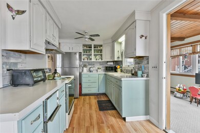 600 Cole farm Rd 33B Warwick RI 02886 - kicthen