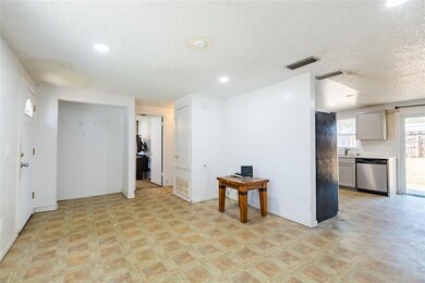 3609 Sugarcreek Dr, Tampa, FL 33619 - photo 6