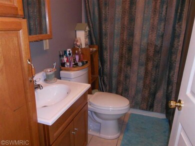 220 Vine St, Wayland, MI 49348 - photo 5