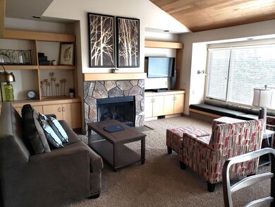 Great Rm with under window bench seating