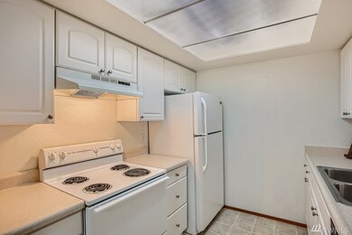 2311 S Kent Des Moines Rd unit B-102, Des Moines, WA 98198 - photo 7