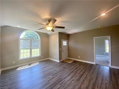 2114 Grantville Ln, Asheboro, NC 27205 - photo 3