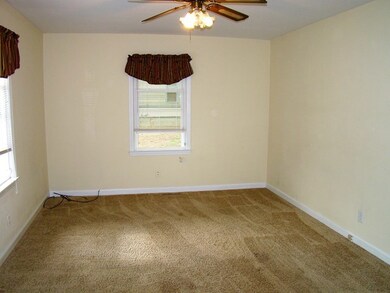 915 Oakley Ave, Roanoke Rapids, NC 27870 - photo 5