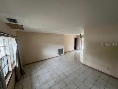 14704 Carnation Dr, Tampa, FL 33613 - photo 4