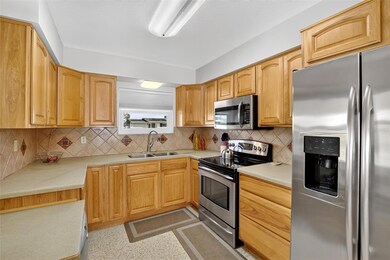 1210 Beach Blvd, Sun City Center, FL 33573 - photo 7