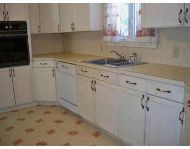 470 Roosevelt Ave, Springfield, MA 01118 - photo 5