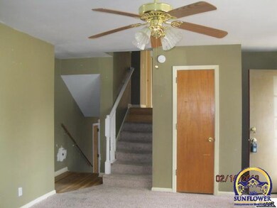 2743 SW James St, Topeka, KS 66614 - photo 4