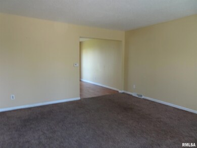 1704 W 53rd St, Davenport, IA 52806 - photo 2
