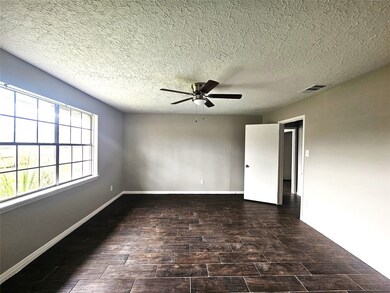 7115 Log Hollow Dr, Houston, TX 77040 - photo 6