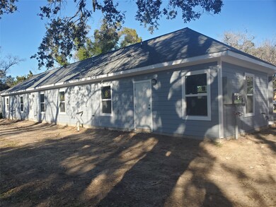 904 W Sealy St unit A-B, Alvin, TX 77511 - photo 3