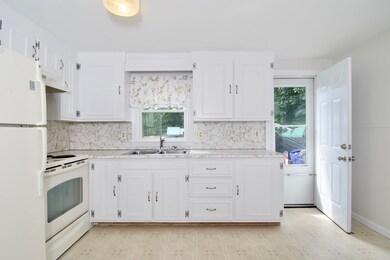 75 Rosella St, Springfield, MA 01118 - photo 3