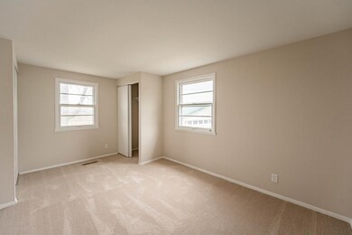 131 Ensenada Dr, Carpentersville, IL 60110 - photo 5