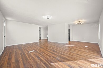 305 N 1st St, Dunlap, IL 61525 - photo 5