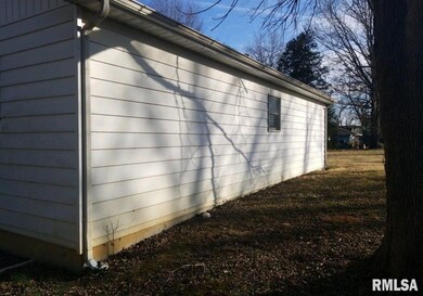 1017 Plum St, Harrisburg, IL 62946 - photo 4