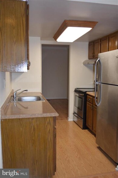 17849 Lochness Cir, Olney, MD 20832 - photo 7