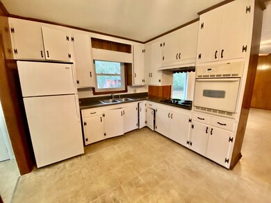 512 E Mitchell St, Adel, GA 31620 - photo 2