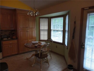 11118 Warwick Dr, Petersburg, VA 23805 - photo 4