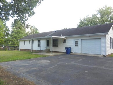 102 Hilltop Dr, Shelbyville, TN 37160 - photo 2