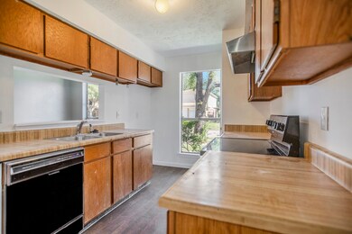 7811 Hillbarn Dr, Houston, TX 77040 - photo 2