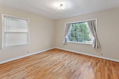 418 NE 11th St, Grants Pass, OR 97526 - photo 7