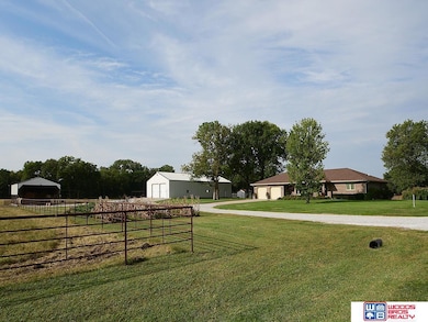 416 E Roscoe St, Endicott, NE 68350 - photo 6