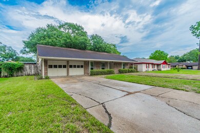 3721 Chadwick Dr, Alvin, TX 77511 - photo 2