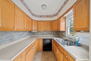 352 East St, Brockton, MA 02302 - photo 5