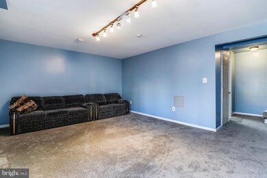 11827 Summer Oak Dr, Germantown, MD 20874 - photo 3