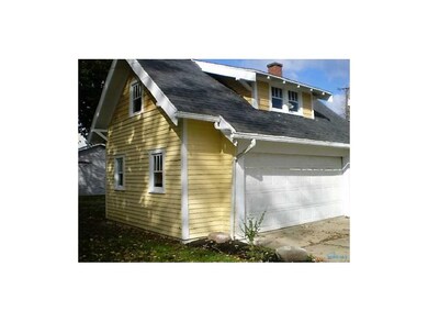 Detached Garage.