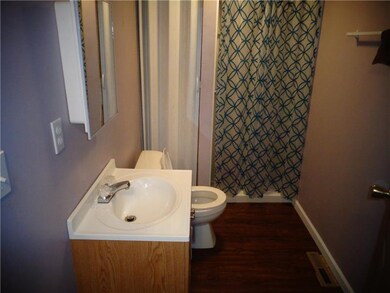 UPSTAIRS MAIN BATH