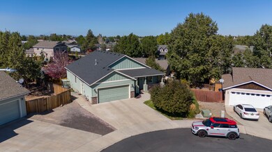 2239 SW Metolius Ct, Redmond, OR 97756 - photo 2