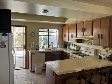 9628 Sycamore Ave, Fontana, CA 92335 - photo 2