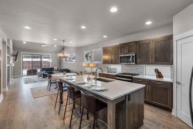 Kitchen with large island