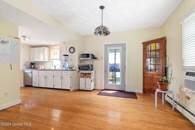 7-web-or-mls-162MacArthurAve_07