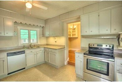 2205 Fairview St, Reading, PA 19609 - photo 2