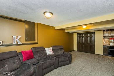 1626 E Creston Ave, Des Moines, IA 50320 - photo 2