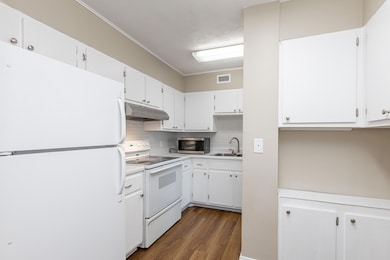 Continental Towers unit 701, Lexington, KY 40503 - photo 7