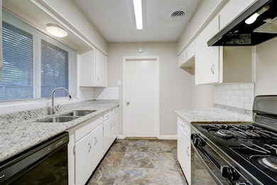 10411 Royal Oaks Dr, Houston, TX 77016 - photo 4