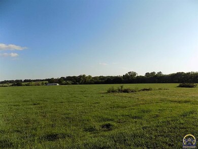 2909 SW Pierre St, Topeka, KS 66614 - photo 3