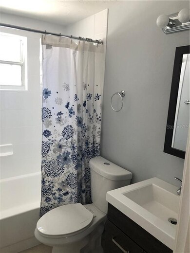 Duplex bathroom (1br/1bath)