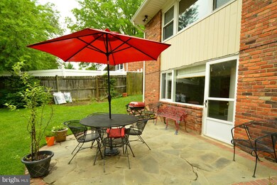 2942 Viewpoint Rd, Alexandria, VA 22314 - photo 5