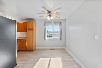 250 NE Savage St, Grants Pass, OR 97526 - photo 5