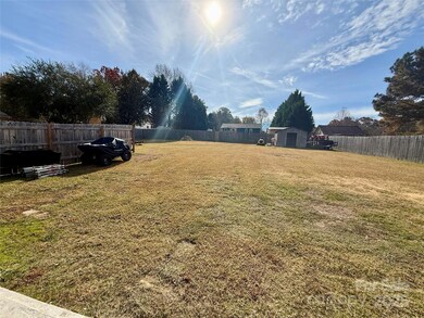 2241 Indian Cross Trail, Matthews, NC 28104 - photo 4