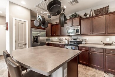 Island/Breakfast Bar