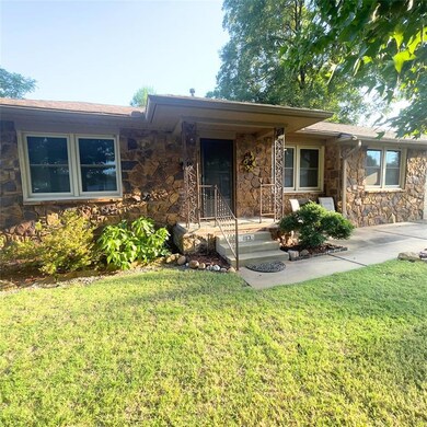 1113 E 6th St, Cushing, OK 74023 - photo 3