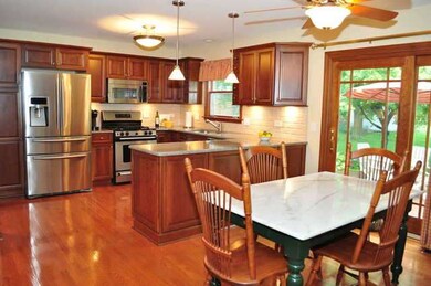 1652 Dartmouth Ct, Naperville, IL 60565 - photo 5