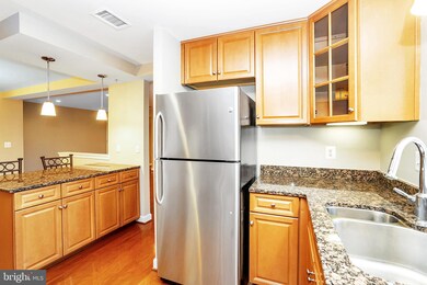 4079 S Four Mile Run Dr unit 402, Arlington, VA 22204 - photo 3